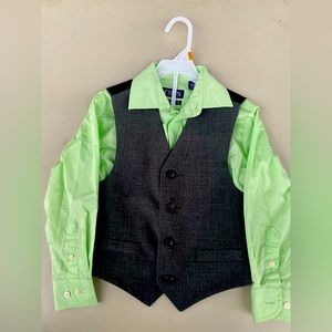 Boys collar shirt w/vest.
